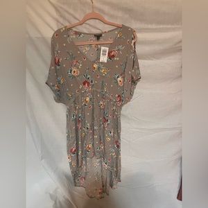 Torrid Tunic gray with flower print size 0X New with tags